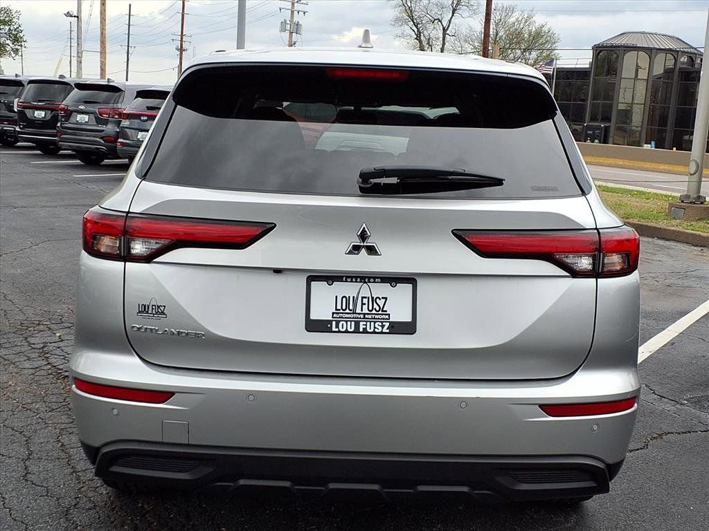 Used 2022 Mitsubishi Outlander ES image 20