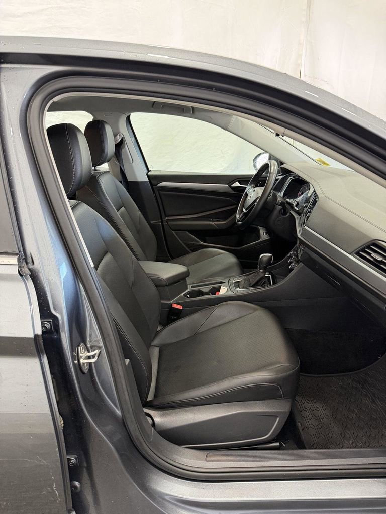 Used 2019 Volkswagen Jetta SE image 9