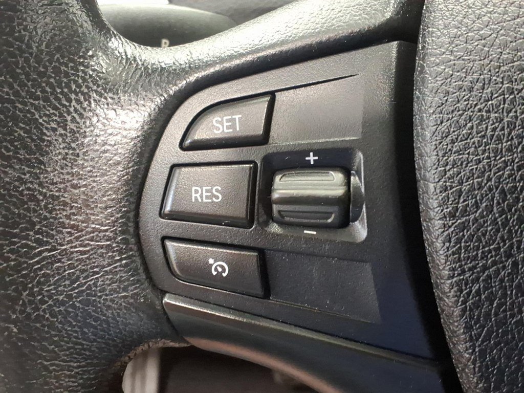 Used 2016 BMW 320i Sedan RWD image 10