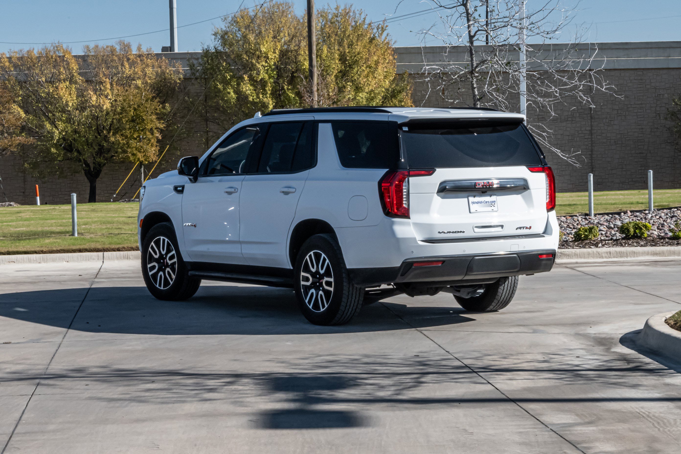 Used 2024 GMC Yukon AT4 w/ Technology Package image 3