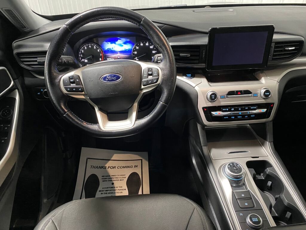 Used 2021 Ford Explorer XLT image 4