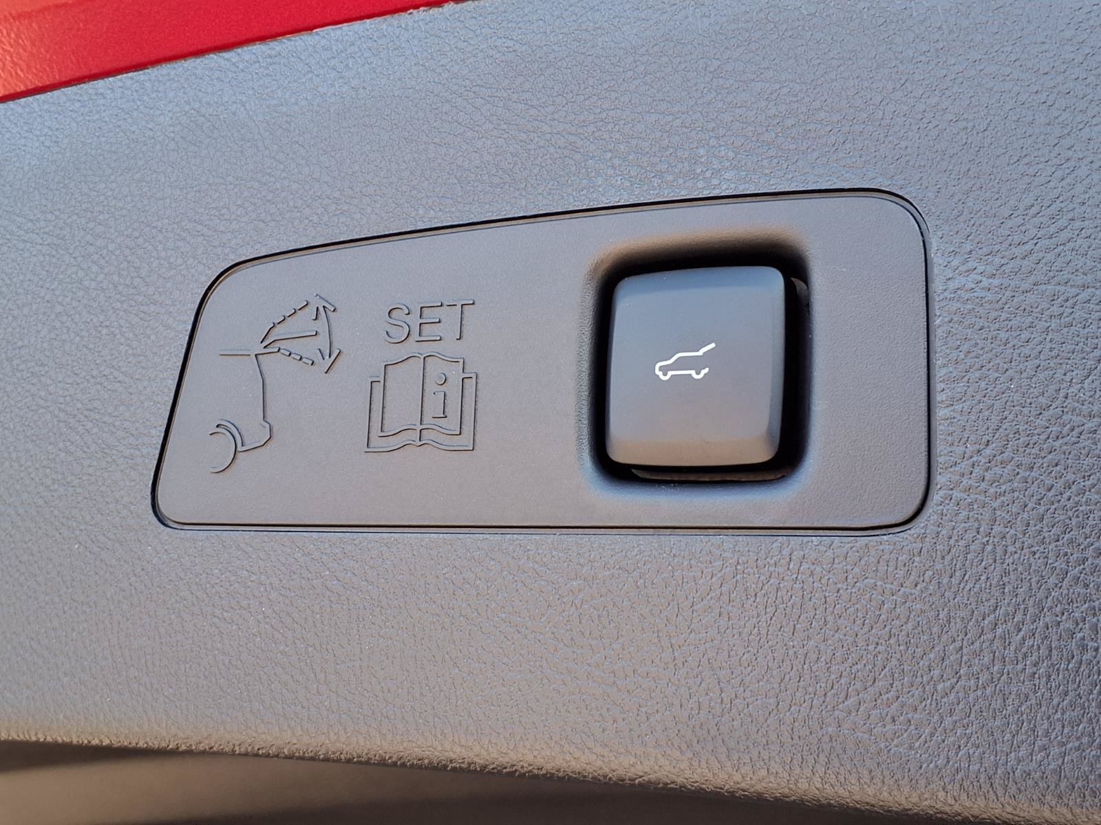 Used 2025 Lincoln Corsair AWD w/ Equipment Group 101A image 12
