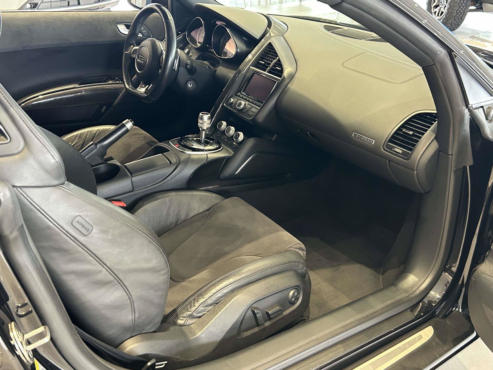 Used 2014 Audi R8 V8 w/ Convenience Package AWD/4WD image 14