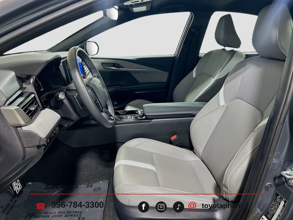 Used 2025 Toyota Camry SE w/ Convenience Package FWD image 18