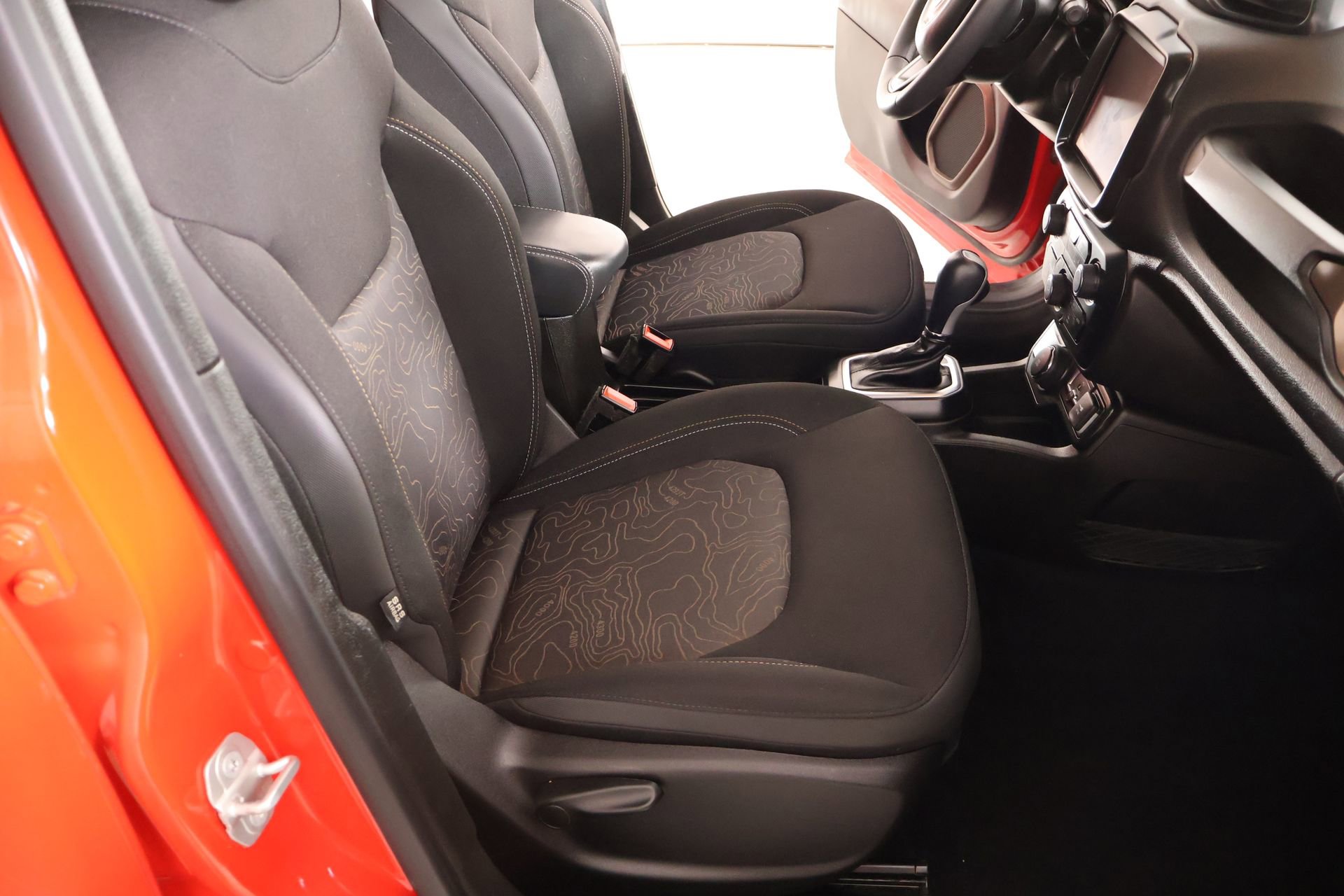Used 2023 Jeep Renegade Latitude AWD/4WD image 14