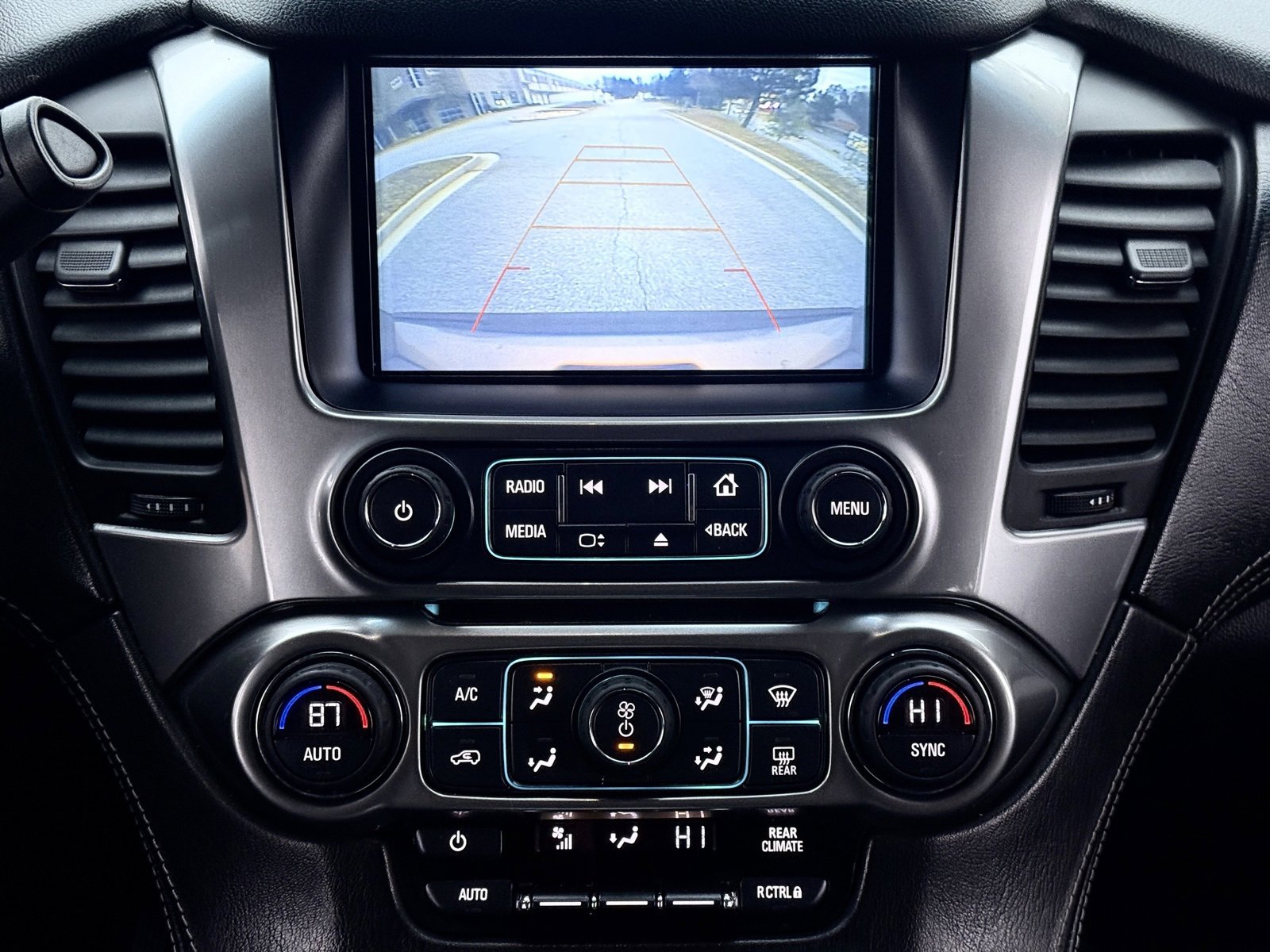 Used 2018 Chevrolet Tahoe LS w/ All-Season Package image 29