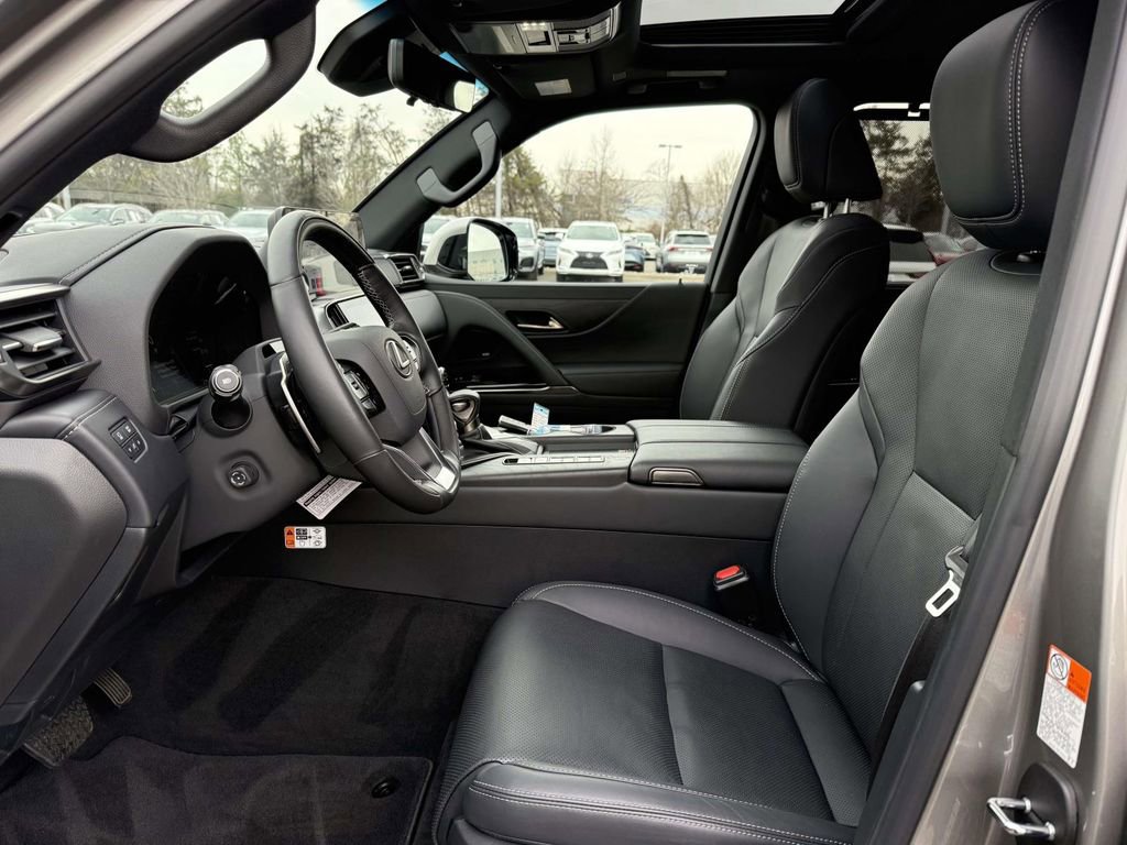 Used 2025 Lexus LX 600 4WD w/ Accessory Package (Z1) image 13