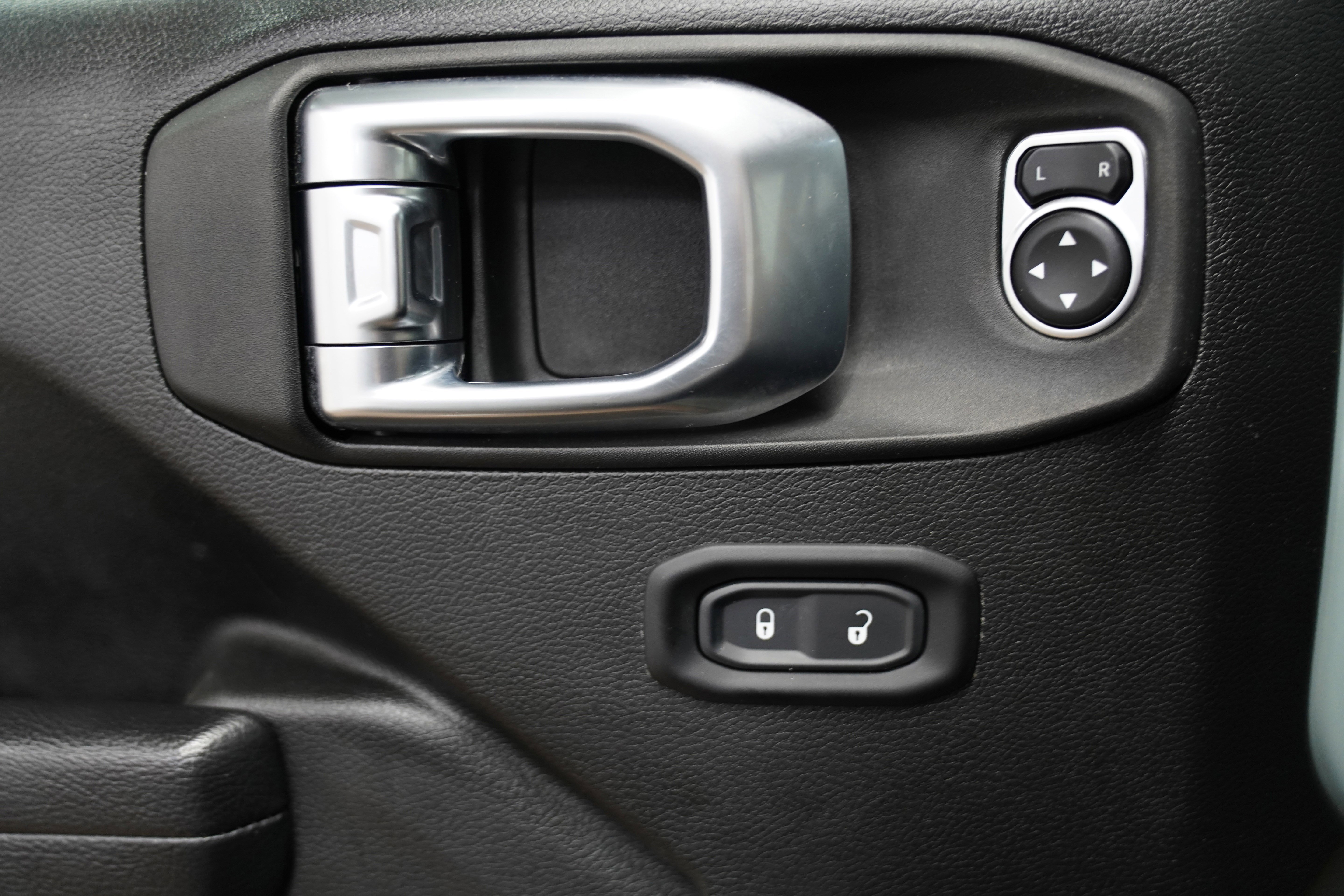 Used 2023 Jeep Wrangler Unlimited AWD/4WD image 17