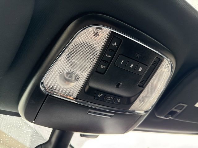 Used 2021 Jeep Grand Cherokee Limited w/ Trailer Tow Group IV image 33