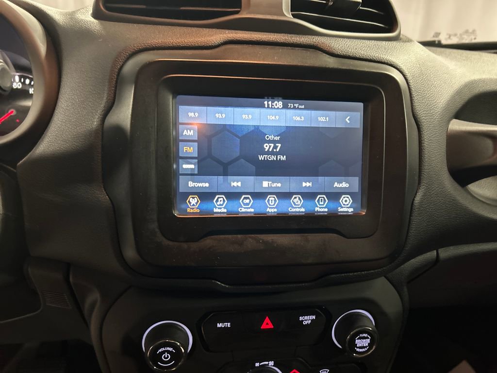 Used 2019 Jeep Renegade Latitude w/ Cold Weather Group FWD image 15