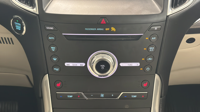 Used 2019 Ford Edge Titanium w/ Cold Weather Package AWD/4WD image 18