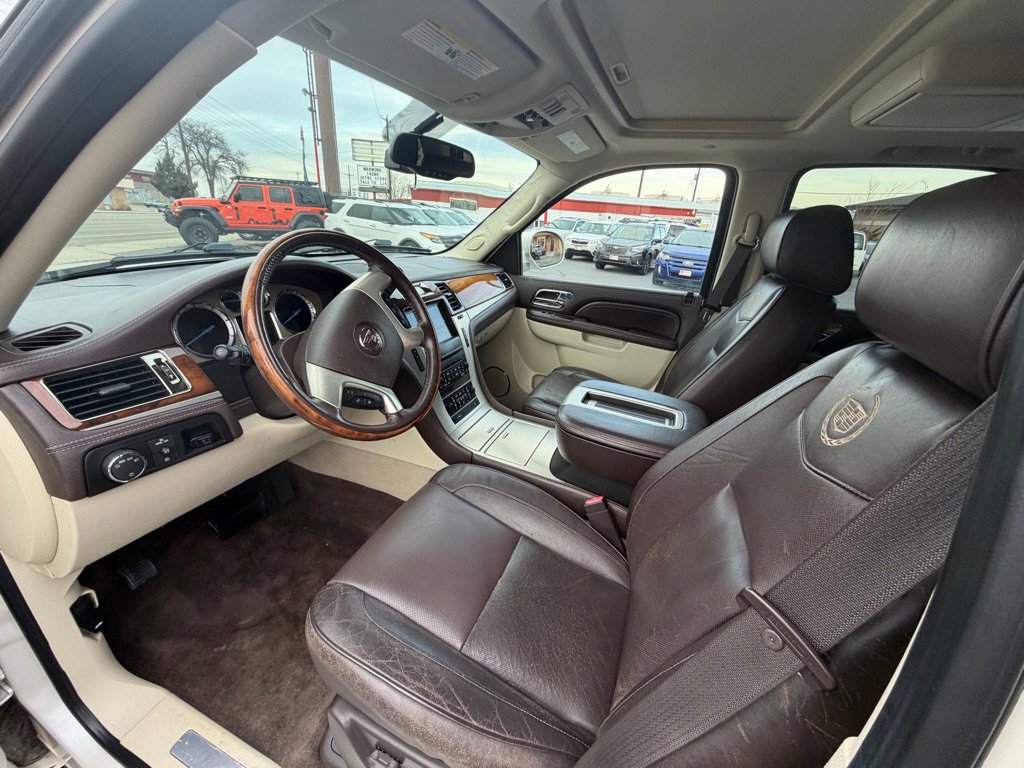Used 2011 Cadillac Escalade Platinum AWD/4WD image 11