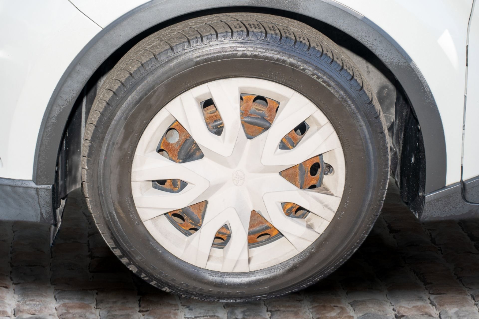 Used 2019 Toyota C-HR LE image 37