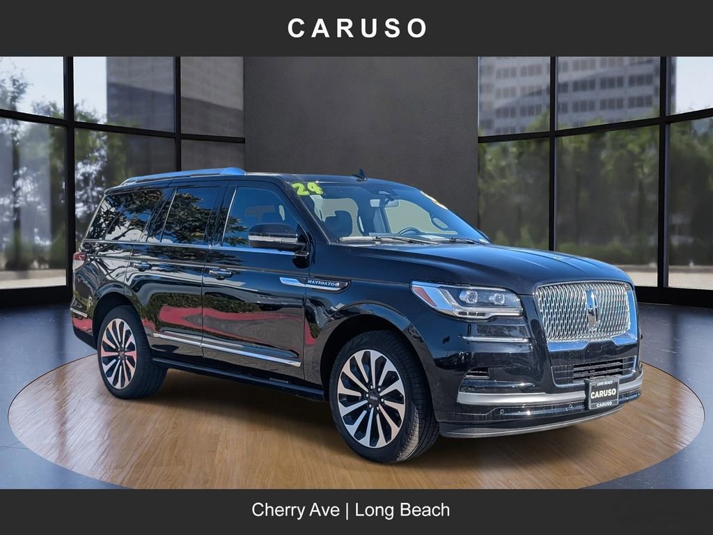 Used 2024 Lincoln Navigator Reserve image 1