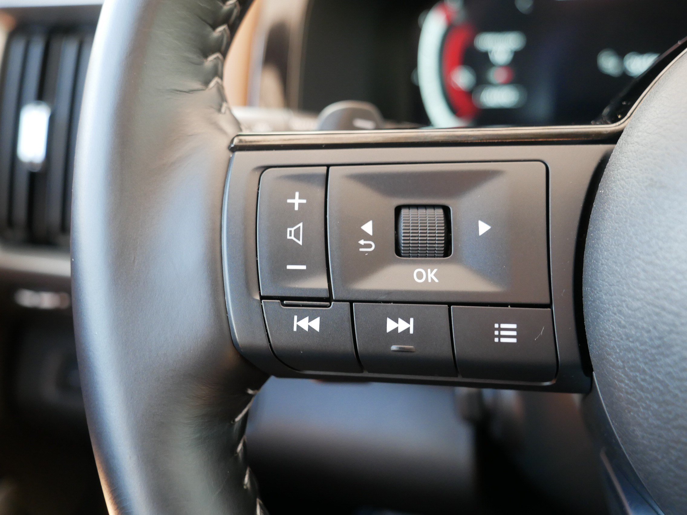 Certified 2025 Nissan Pathfinder Platinum AWD/4WD image 28
