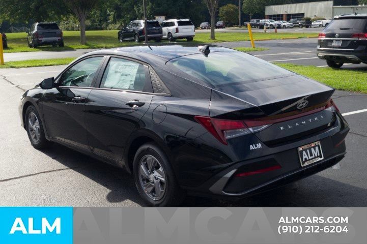 Certified 2026 Hyundai Elantra SE FWD image 8