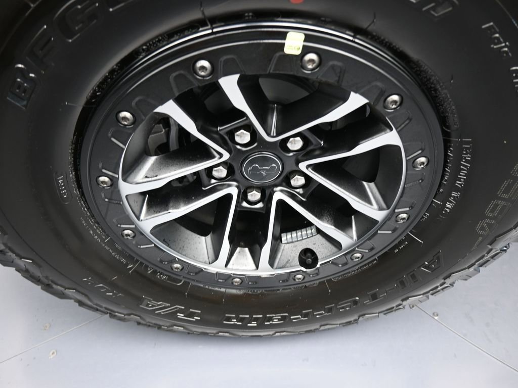 Used 2025 Jeep Wrangler Willys AWD/4WD image 36