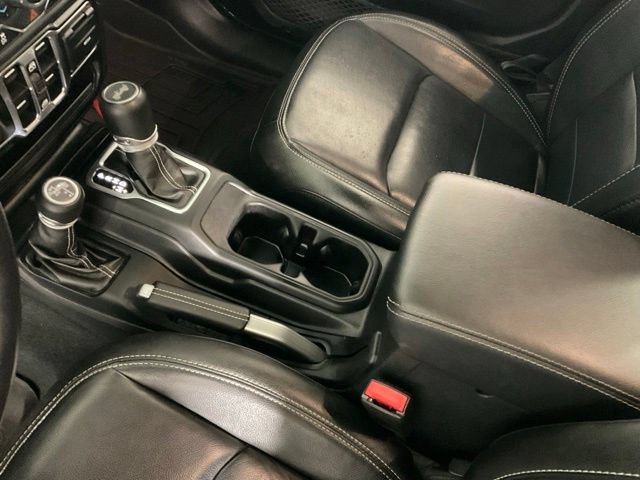 Used 2022 Jeep Wrangler Unlimited Sahara w/ Cold Weather Group AWD/4WD image 16