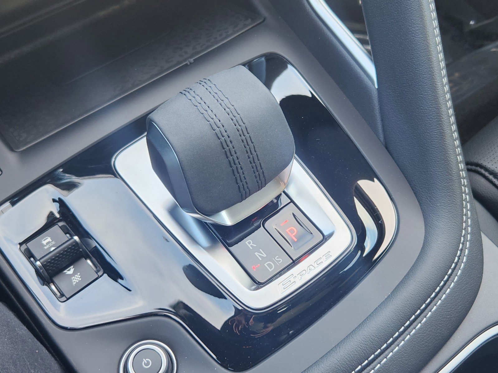 New 2024 Jaguar E-PACE R-Dynamic SE image 12