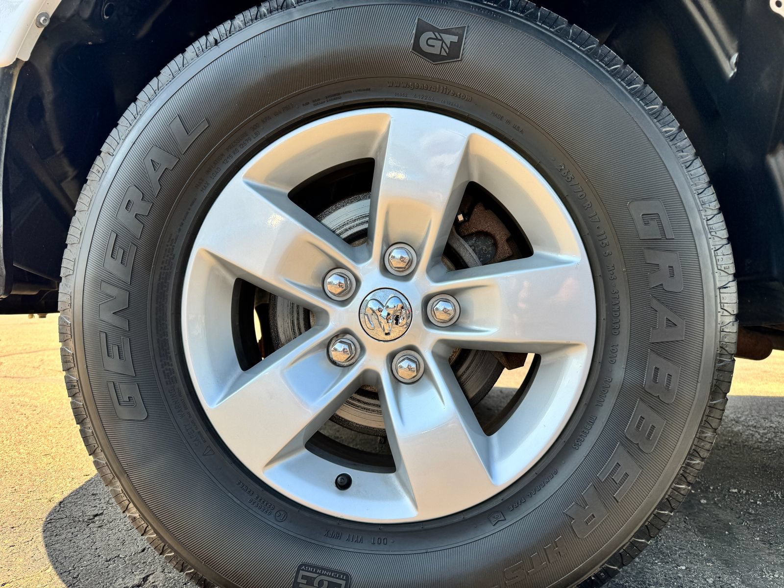 Used 2018 RAM 1500 Classic SLT AWD/4WD image 34