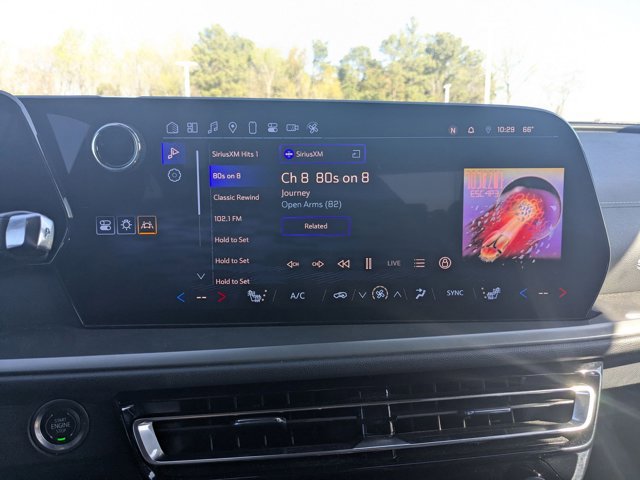 Used 2024 Chevrolet Traverse LT image 12