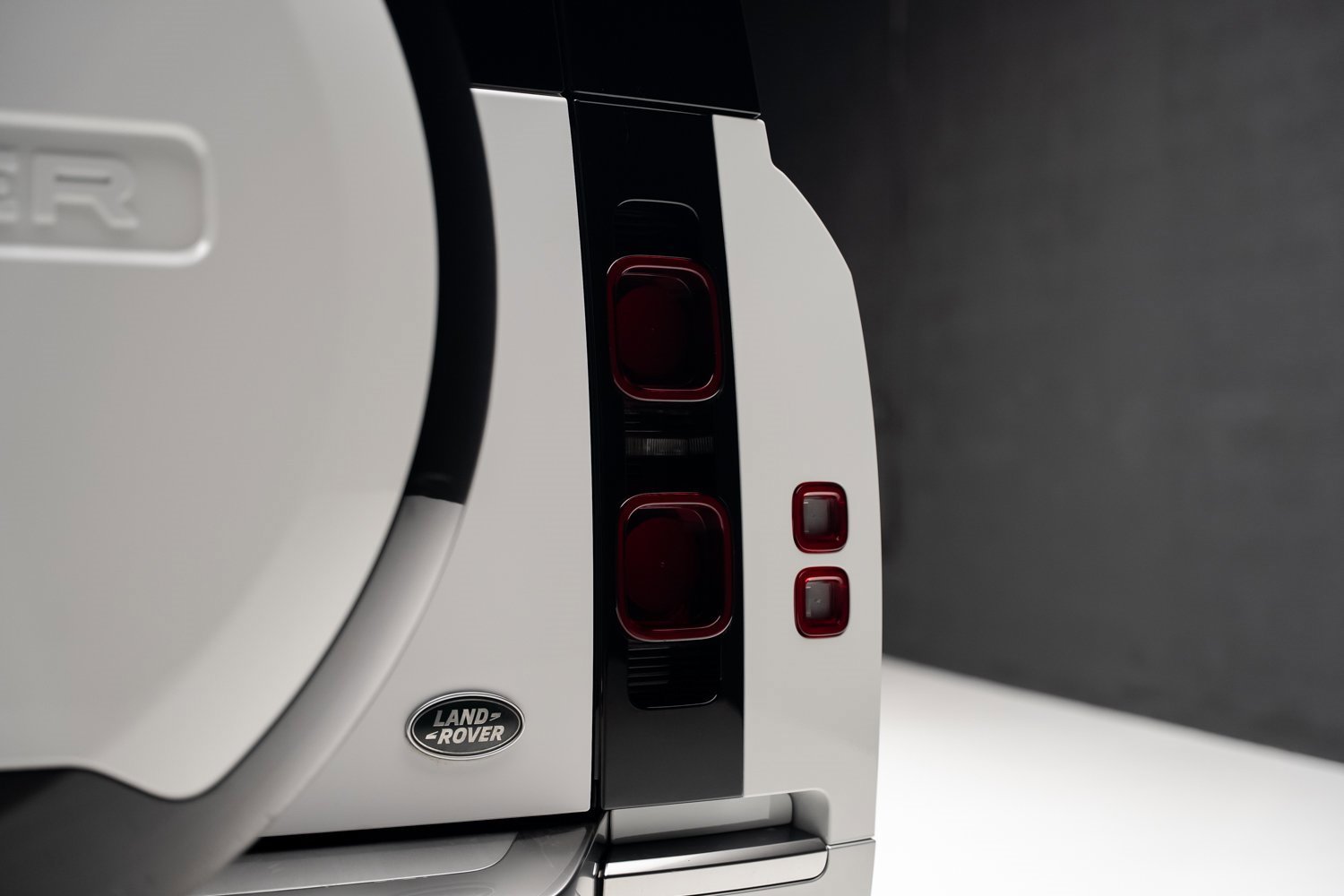 Used 2023 Land Rover Defender 130 First Edition image 30