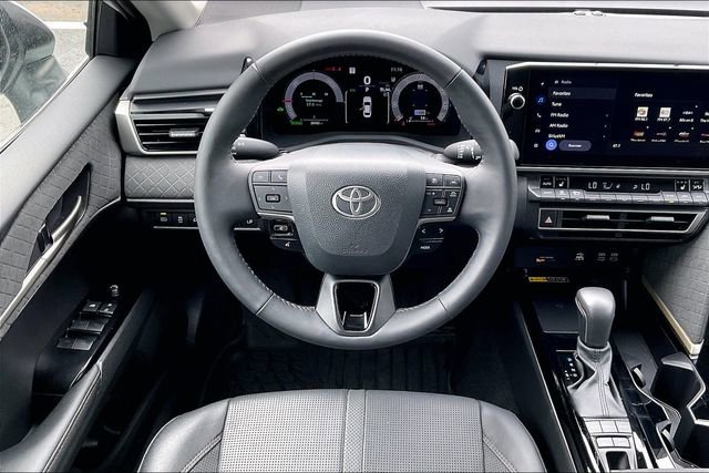 Used 2025 Toyota Camry XLE AWD/4WD image 5