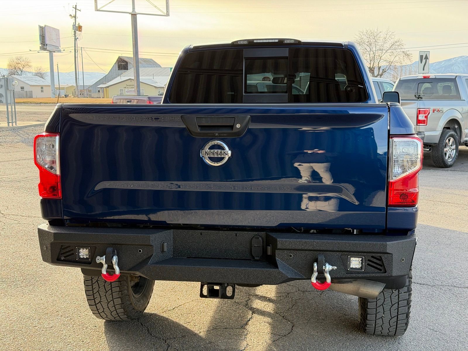 Used 2019 Nissan Titan SV w/ SV Convenience Package image 8