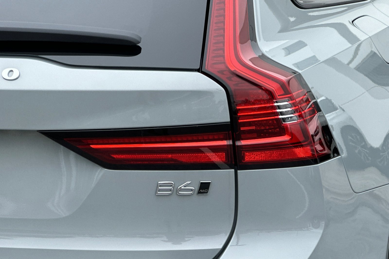 New 2025 Volvo V90 B6 Cross Country Ultra w/ Protection Package Premier image 7