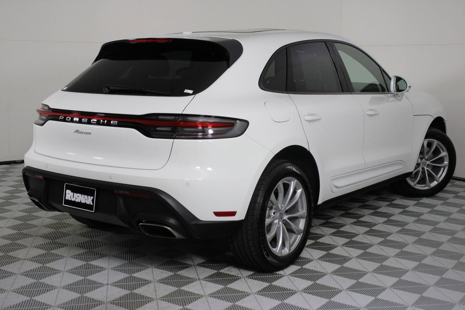 Certified 2026 Porsche Macan AWD/4WD image 7