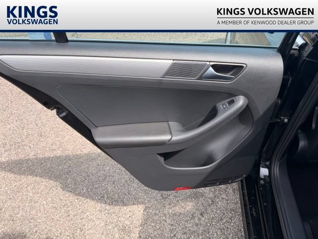 Used 2015 Volkswagen Jetta SE FWD image 11