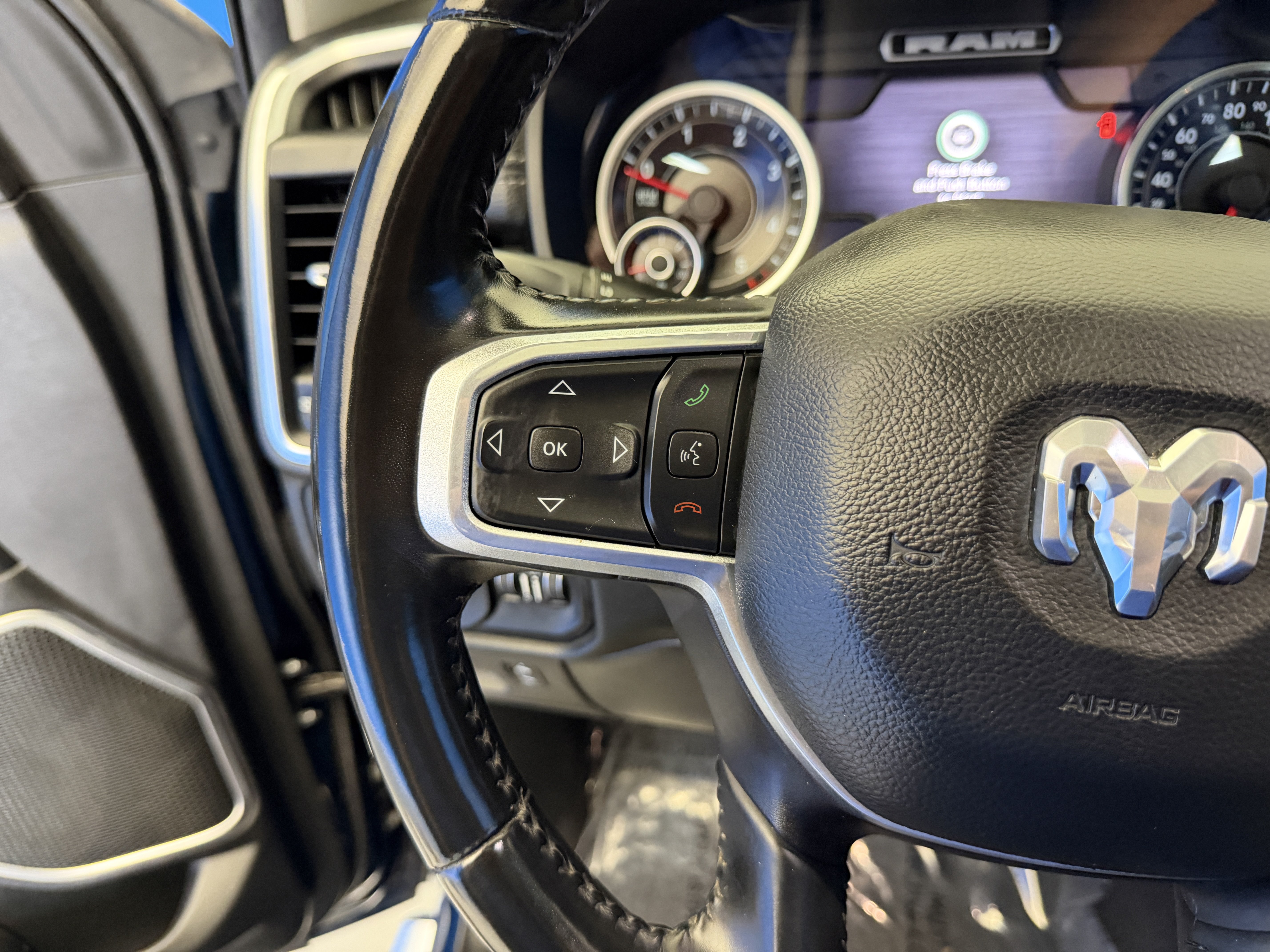 Used 2022 RAM 1500 Laramie AWD/4WD image 17