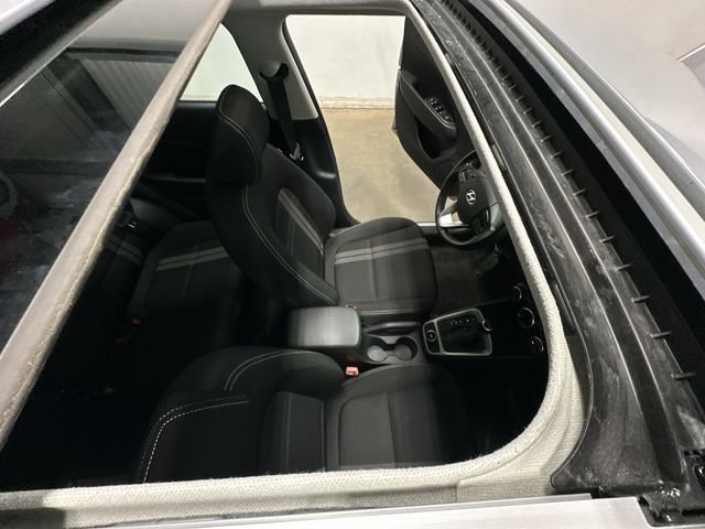 Used 2022 Hyundai Venue SEL w/ Cargo Package image 6