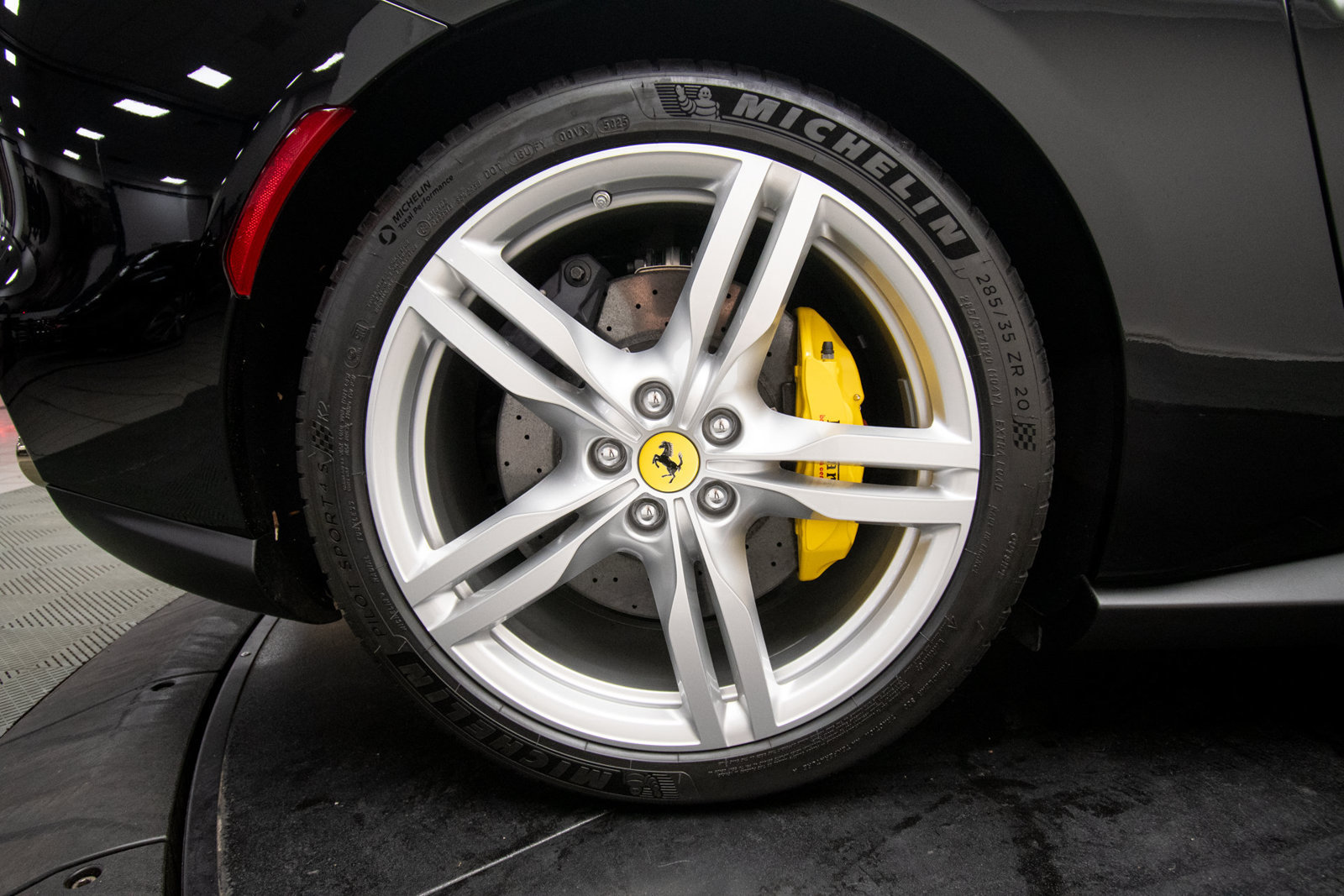 Used 2023 Ferrari Portofino M RWD image 44