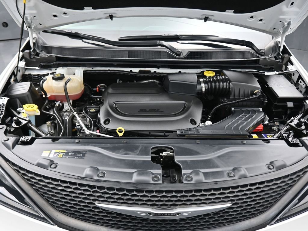 Used 2023 Chrysler Voyager LX image 63