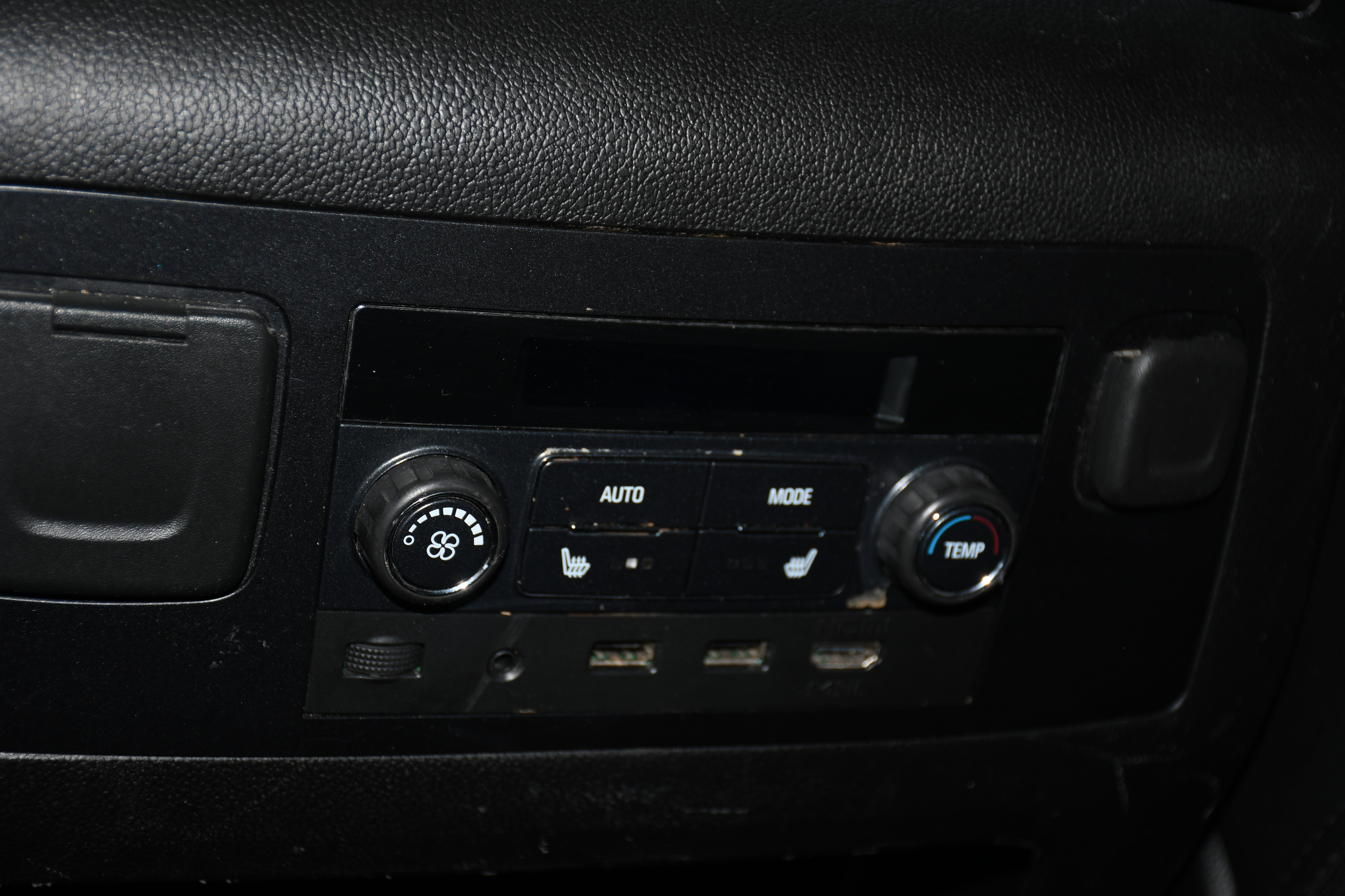 Used 2017 Chevrolet Suburban Premier image 18