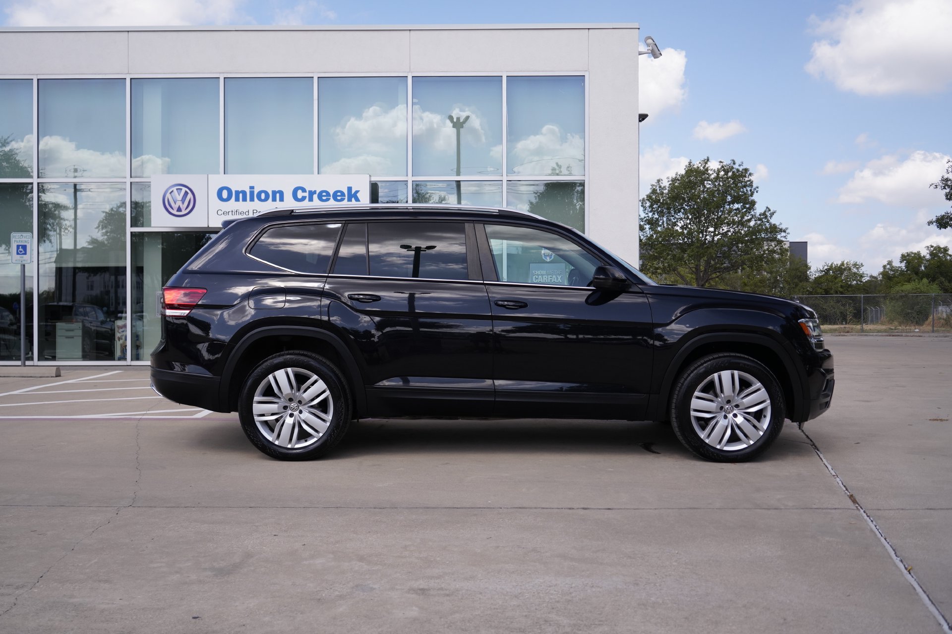 Used 2019 Volkswagen Atlas SE w/ Towing Package FWD image 4