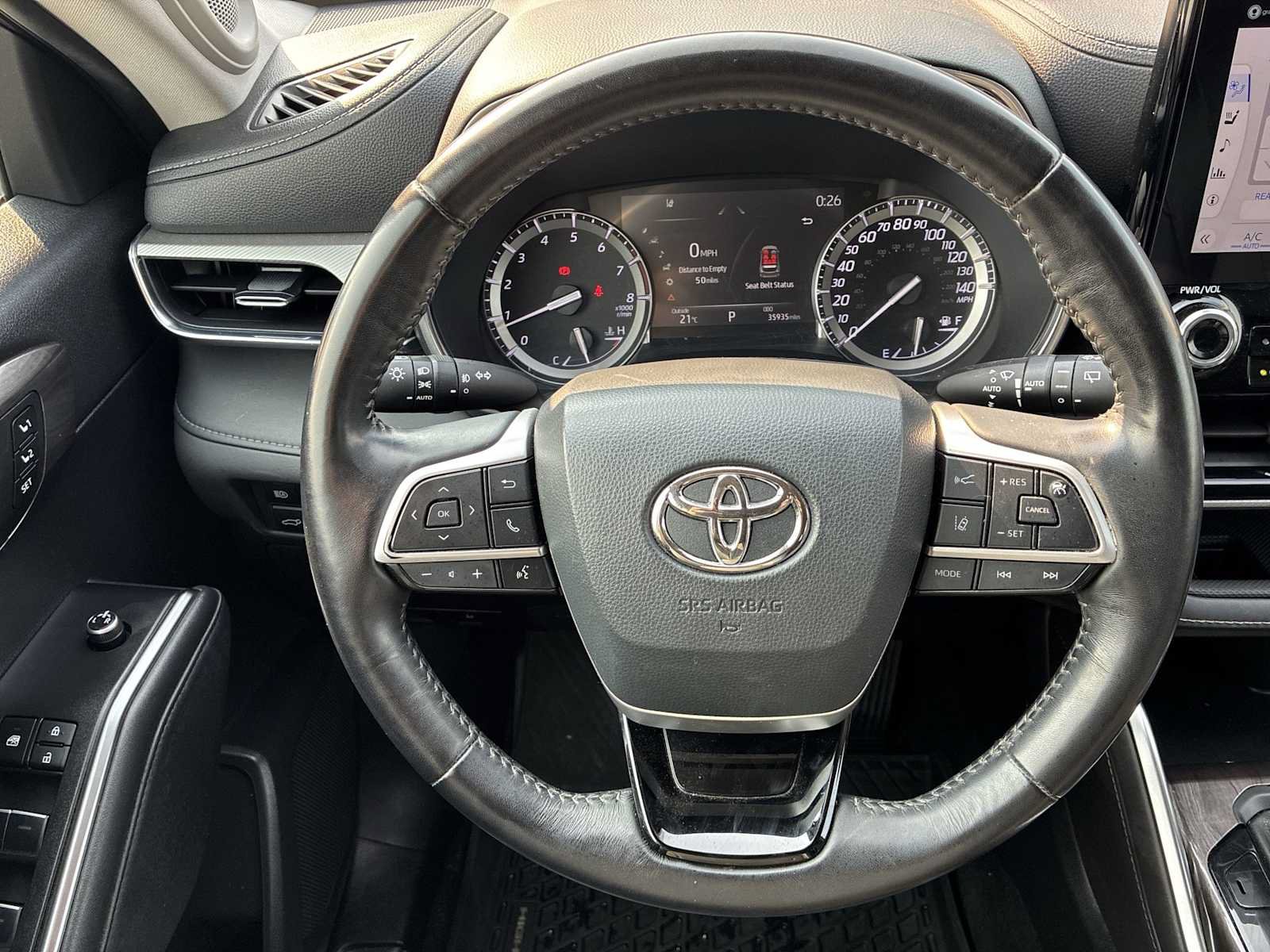 Used 2022 Toyota Highlander Platinum AWD/4WD image 11
