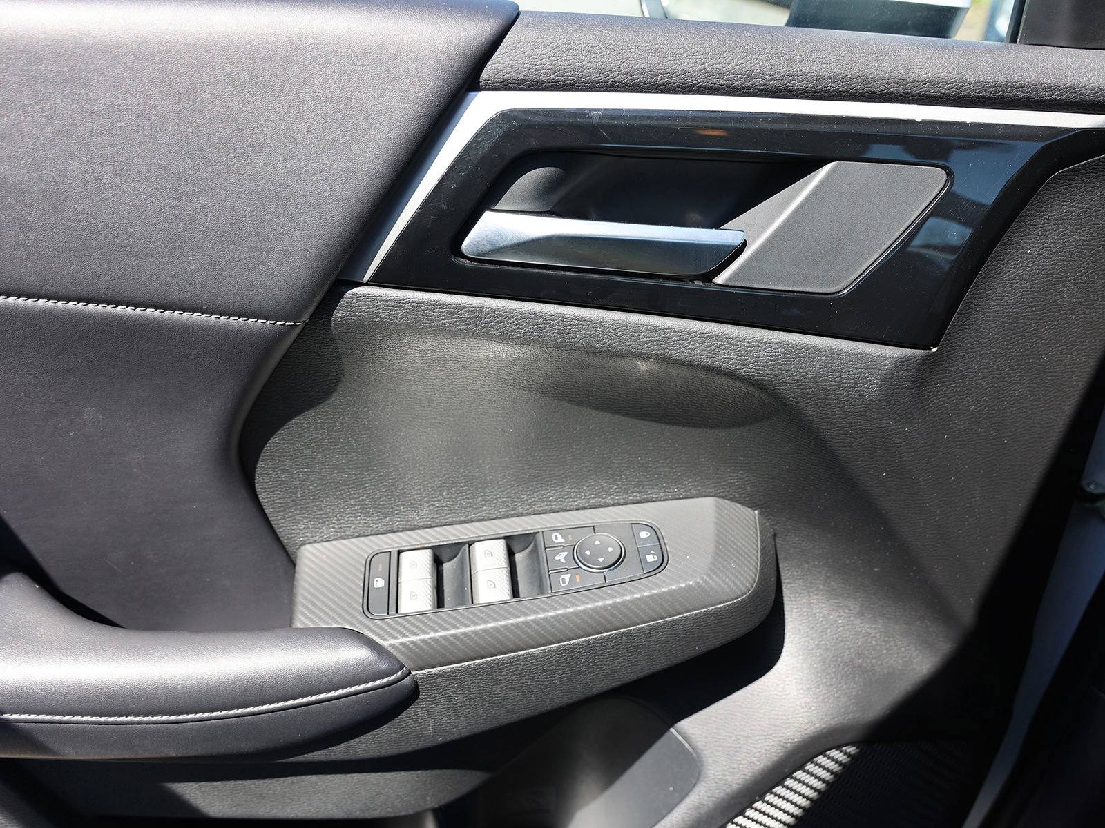 Used 2024 Mitsubishi Outlander 4WD Plug-In Hybrid image 37