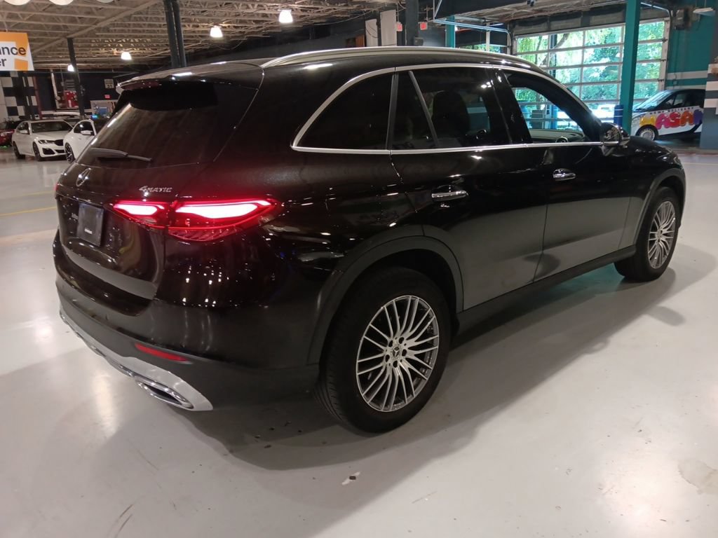 Used 2024 Mercedes-Benz GLC 300 4MATIC image 6