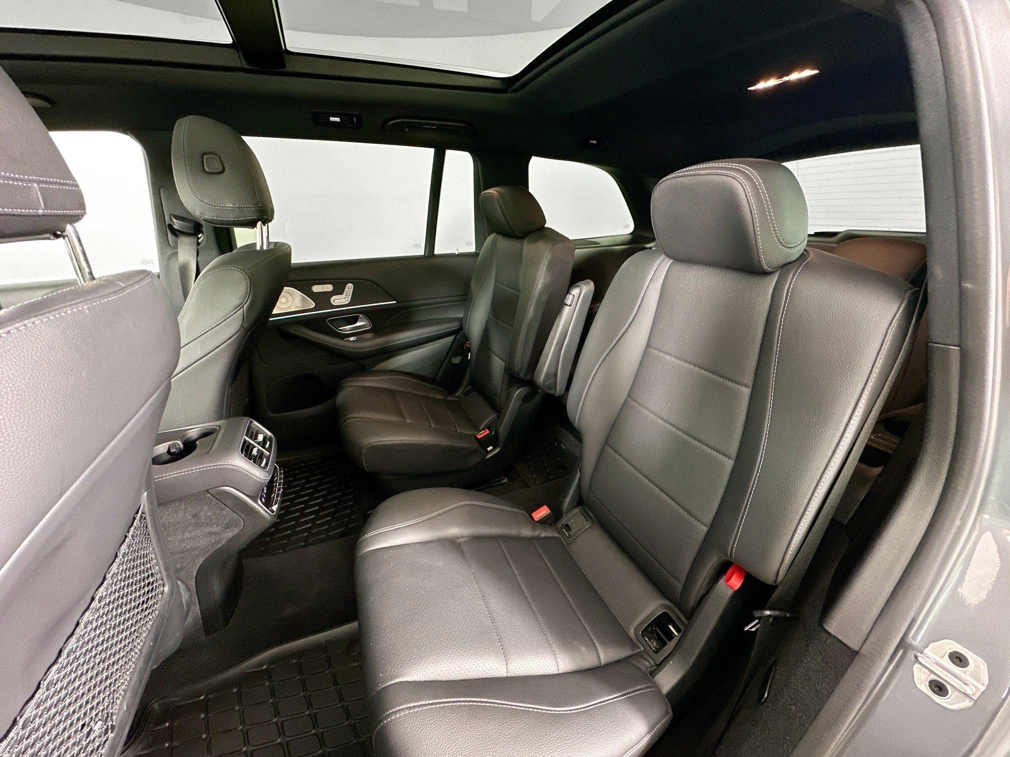 Used 2023 Mercedes-Benz GLS 450 4MATIC image 32