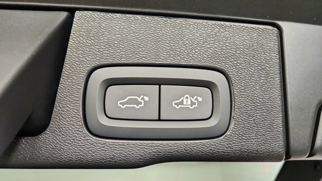 New 2026 Volvo XC60 B5 Plus w/ Protection Package AWD/4WD image 38