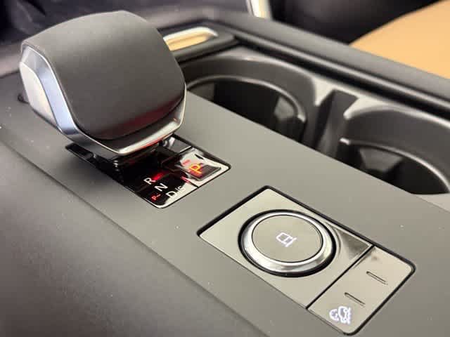 Used 2026 Land Rover Discovery Dynamic SE AWD/4WD image 19