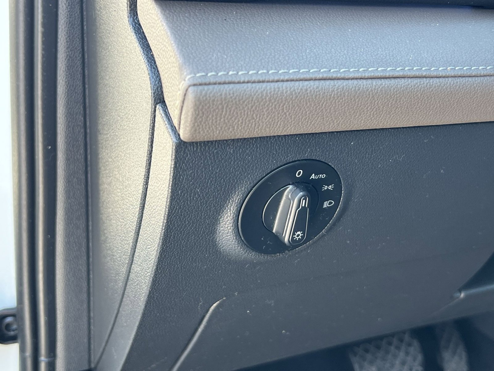 Used 2022 Volkswagen Taos SEL image 30