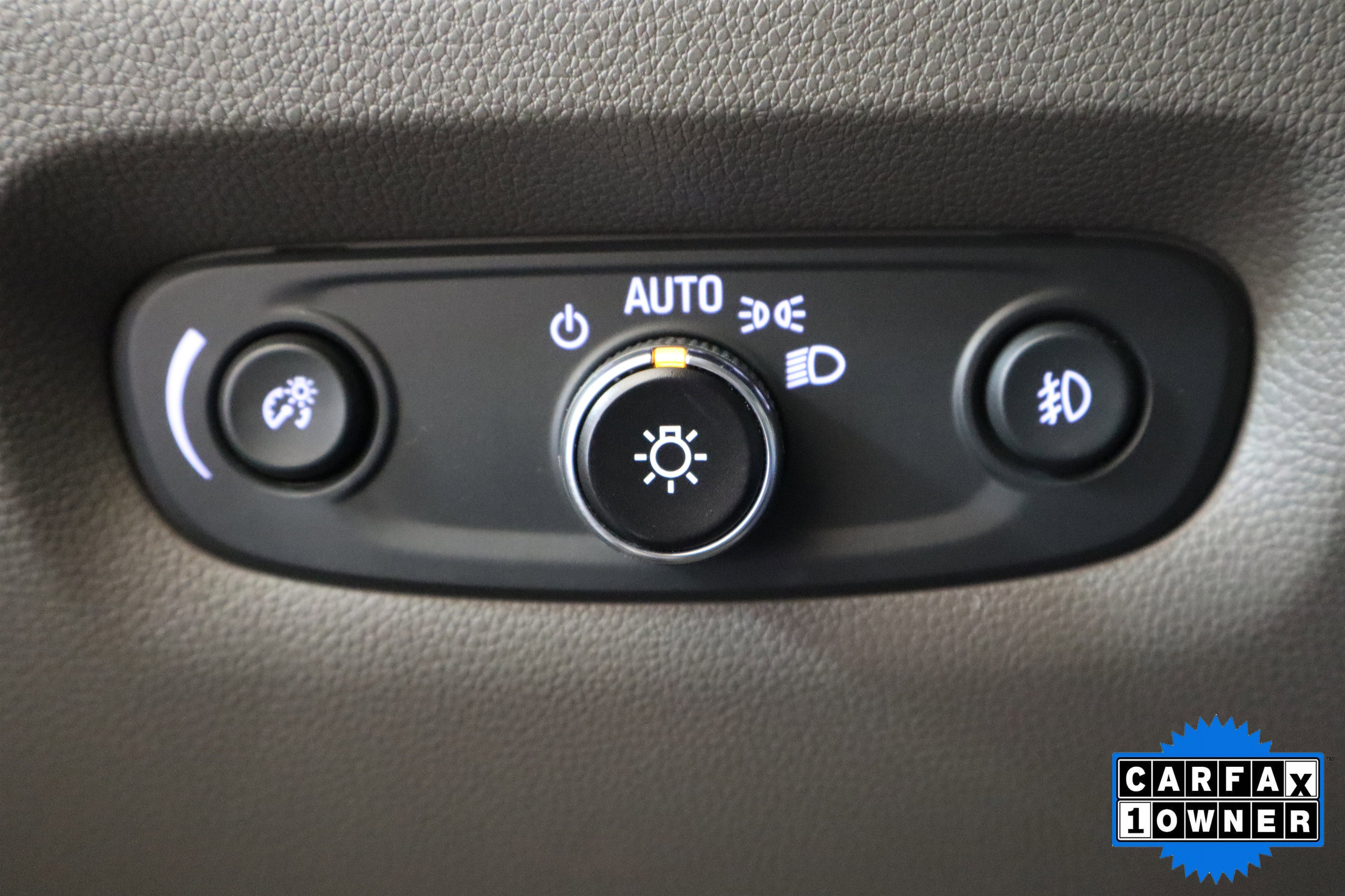 Used 2020 Chevrolet Traverse LT image 34