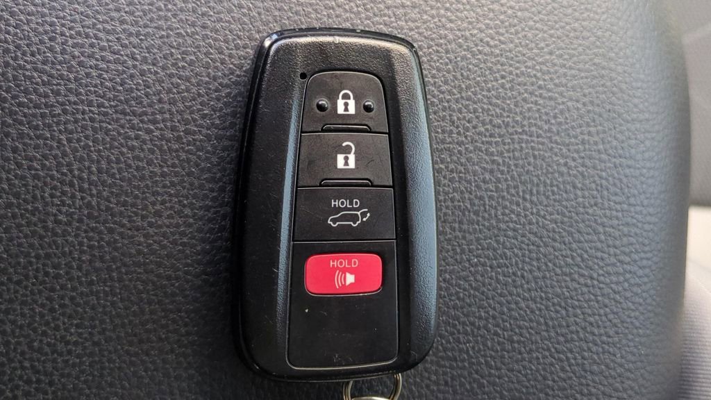 Used 2021 Toyota RAV4 XLE w/ Convenience Package FWD image 24