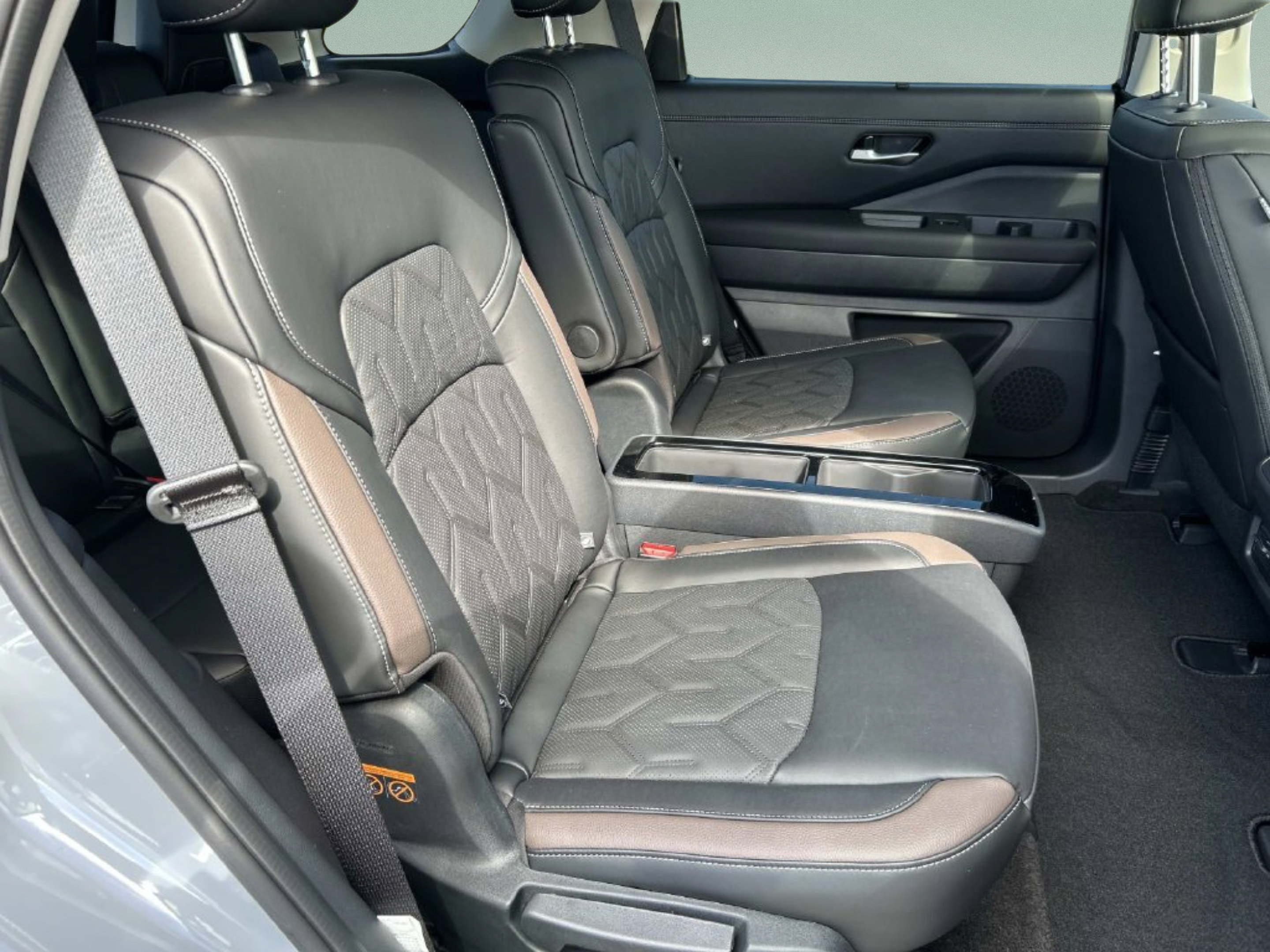 New 2026 Nissan Pathfinder Platinum FWD image 16