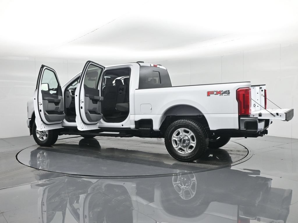 New 2026 Ford F250 XLT w/ FX4 Off-Road Package AWD/4WD image 38