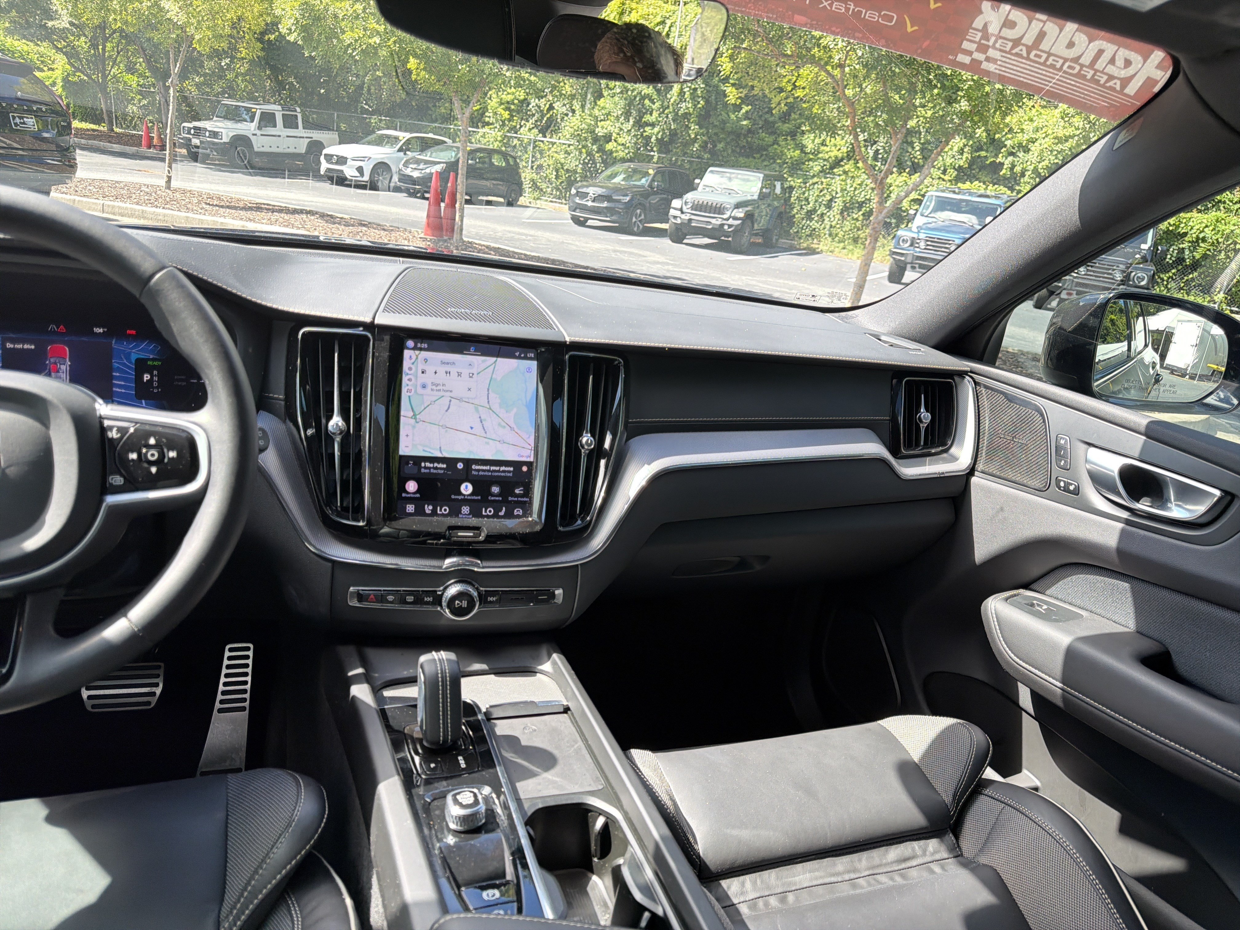 Used 2022 Volvo XC60 T8 R-Design w/ Advanced Package AWD/4WD image 8