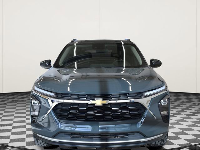 Used 2025 Chevrolet Trax LT FWD image 3